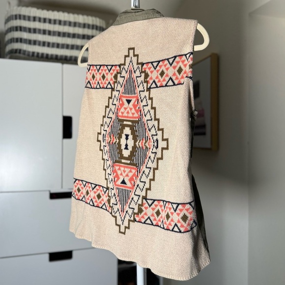 Blu Pepper Sage Green Vest with Beautiful Pattern Back and Pockets Size Medium - Picture 6 of 7